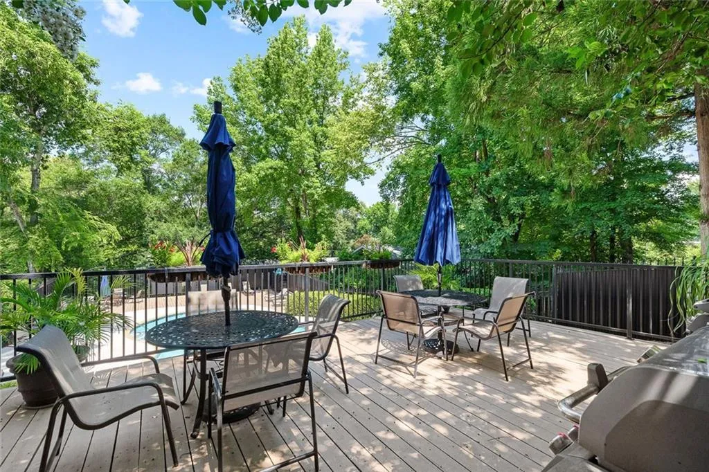 Atlanta, Georgia 30309, United States, 2 Bedrooms Bedrooms, ,2 BathroomsBathrooms,Residential,Active,225157