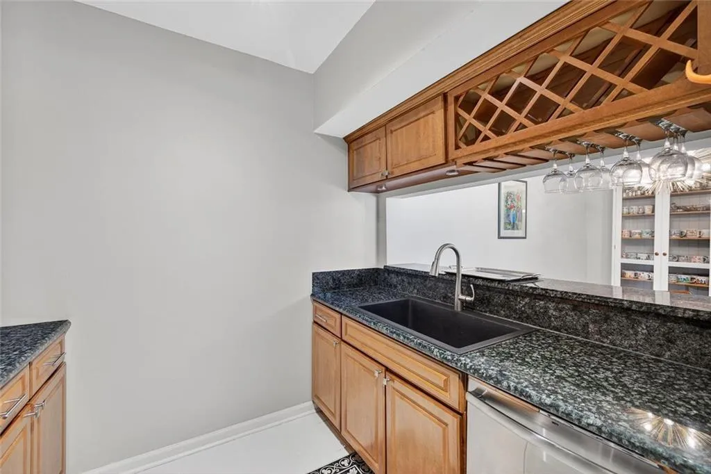 Atlanta, Georgia 30309, United States, 2 Bedrooms Bedrooms, ,2 BathroomsBathrooms,Residential,Active,225157