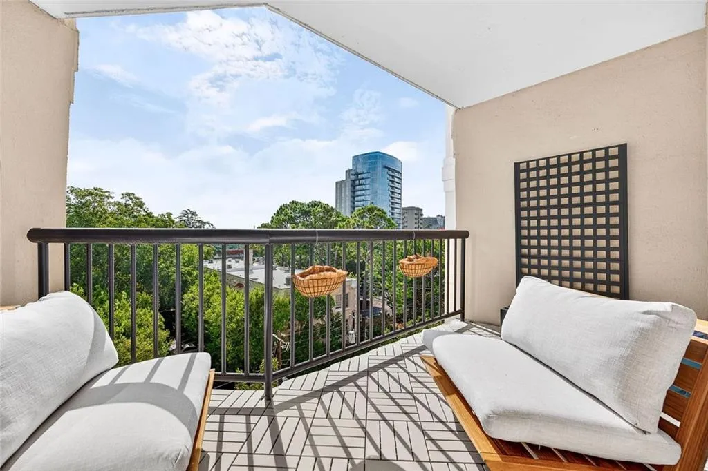 Atlanta, Georgia 30309, United States, 2 Bedrooms Bedrooms, ,2 BathroomsBathrooms,Residential,Active,225157