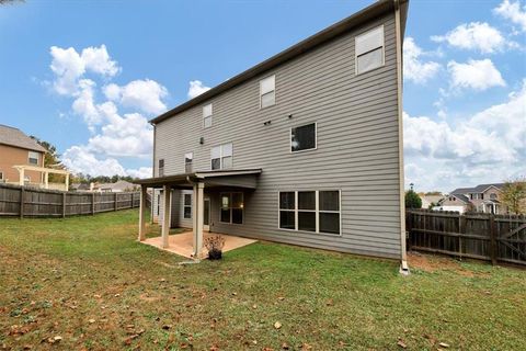 A home in Fairburn