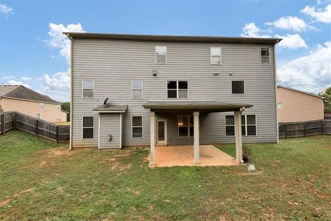 A home in Fairburn