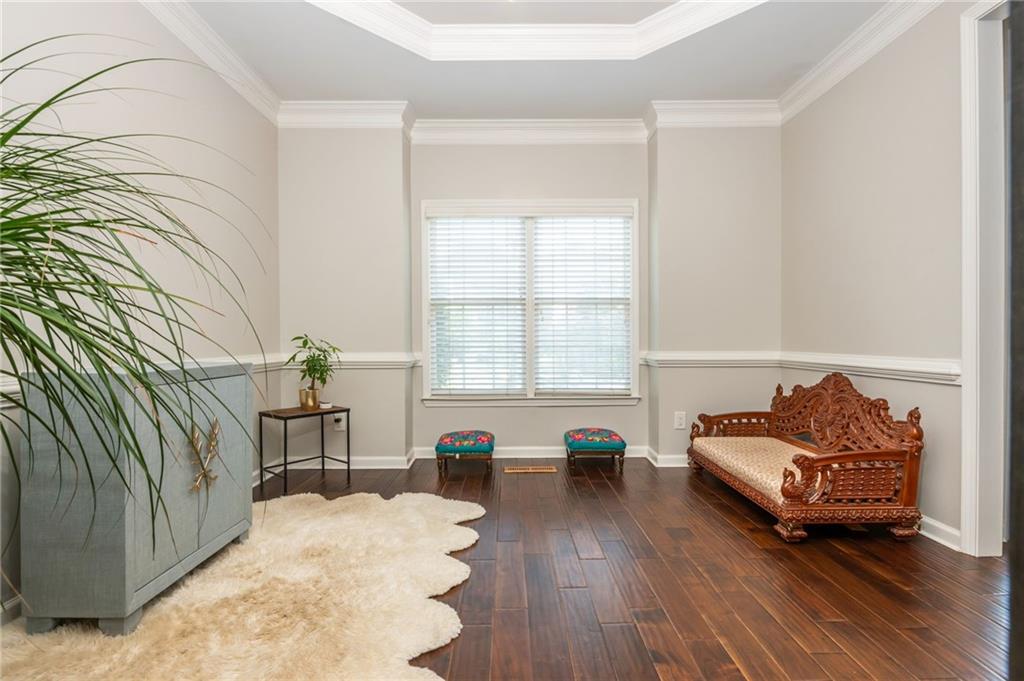 1035 Lancaster Walk
