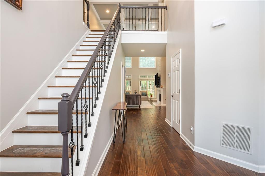1035 Lancaster Walk