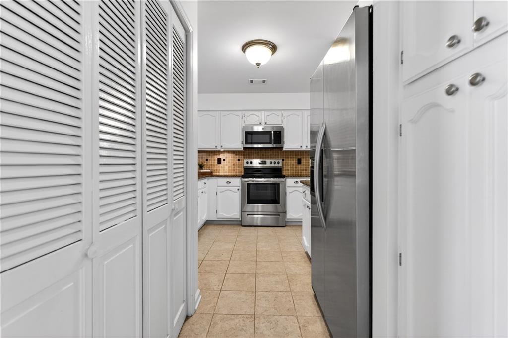 4590 VILLAGE OAKS Circle