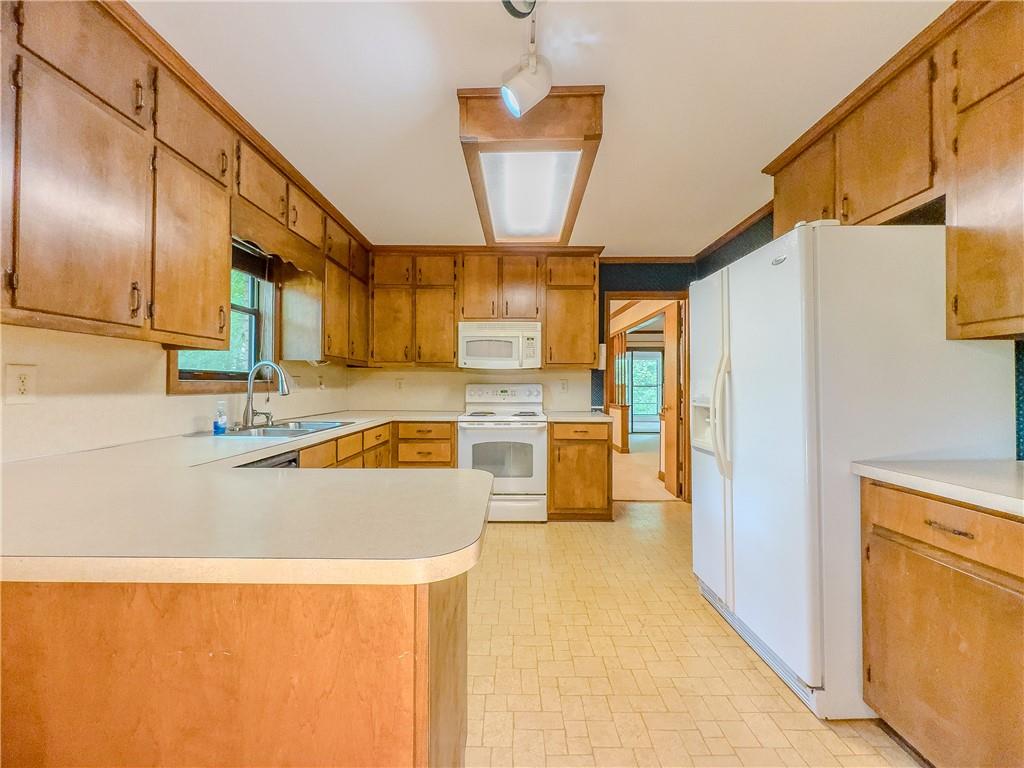 3809 Cotswold Drive, Lilburn, Georgia image 14