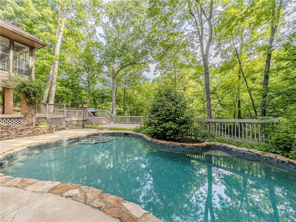 3809 Cotswold Drive, Lilburn, Georgia image 44