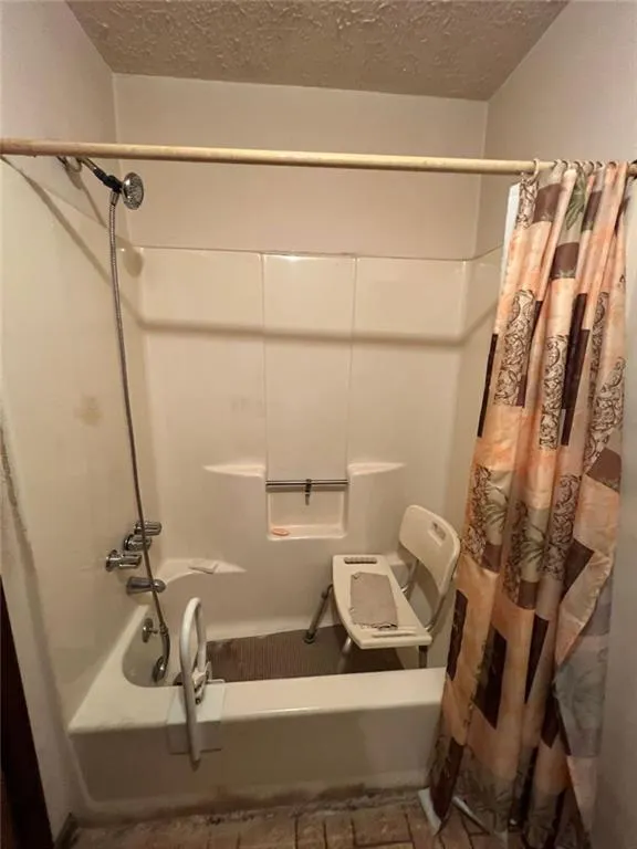 Gainesville, Georgia 30501, United States, 3 Bedrooms Bedrooms, ,1 BathroomBathrooms,Residential,Pending,212008