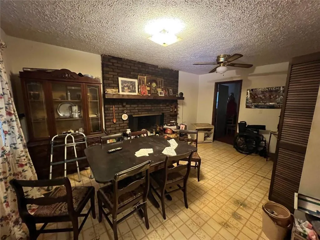 Gainesville, Georgia 30501, United States, 3 Bedrooms Bedrooms, ,1 BathroomBathrooms,Residential,Pending,212008