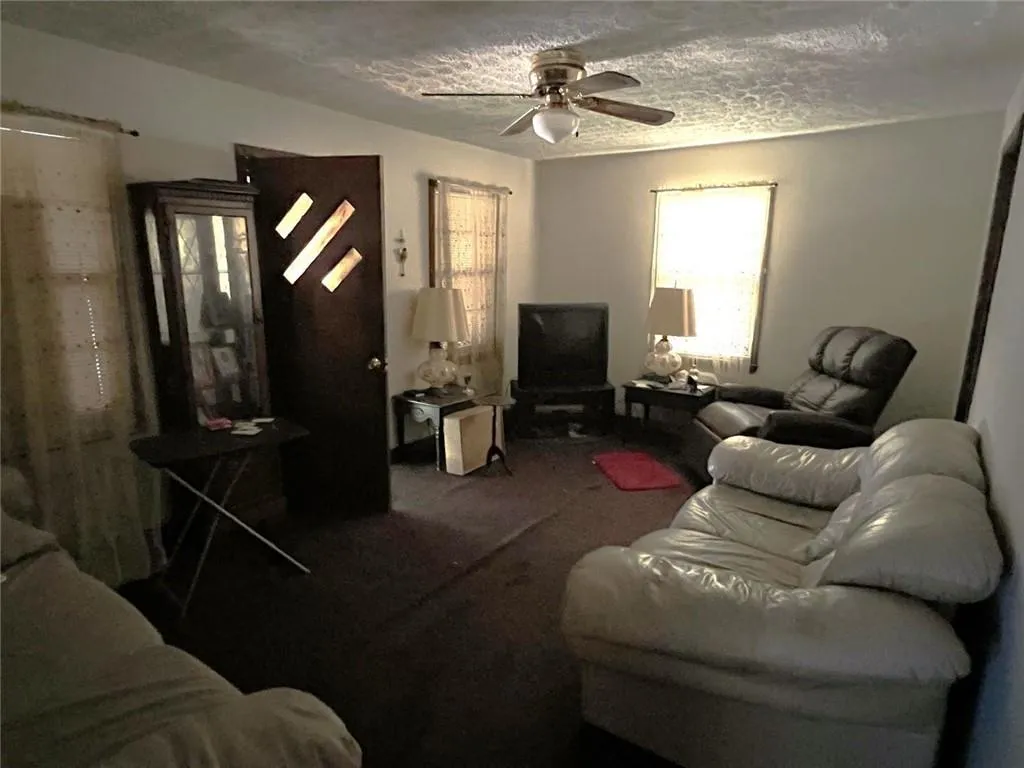 Gainesville, Georgia 30501, United States, 3 Bedrooms Bedrooms, ,1 BathroomBathrooms,Residential,Pending,212008