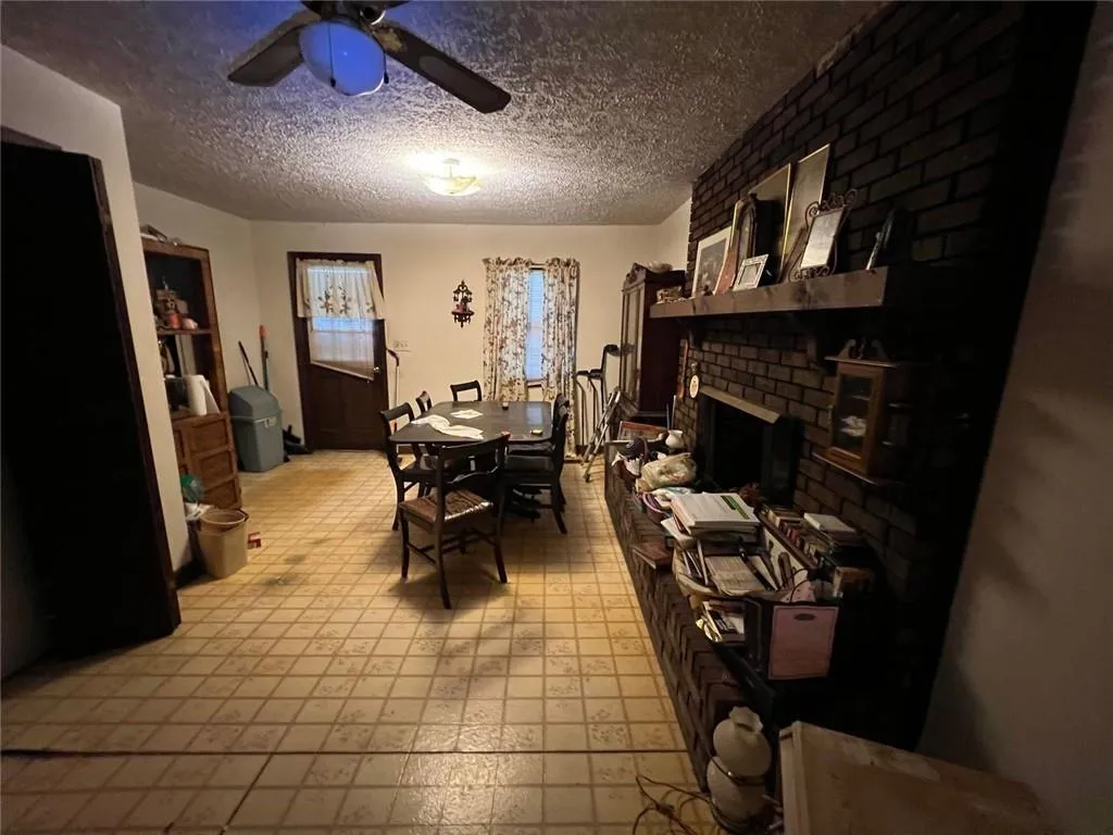 Gainesville, Georgia 30501, United States, 3 Bedrooms Bedrooms, ,1 BathroomBathrooms,Residential,Pending,212008