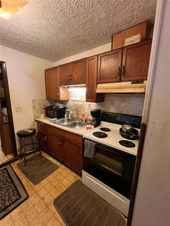 Gainesville, Georgia 30501, United States, 3 Bedrooms Bedrooms, ,1 BathroomBathrooms,Residential,Pending,212008