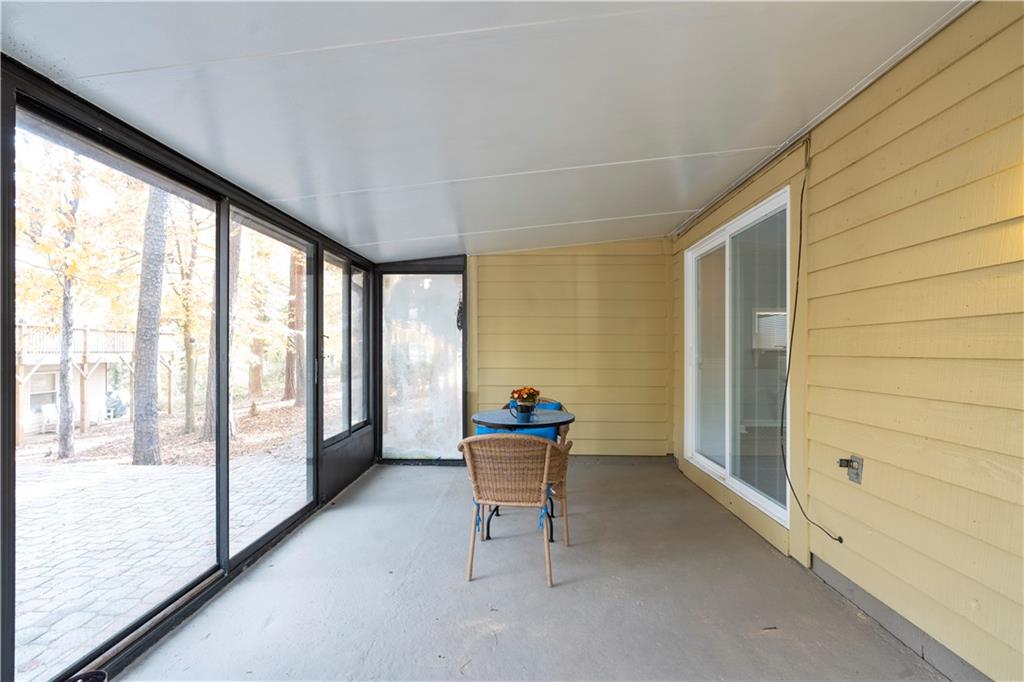 Old Roswell Corners - Residential Lease