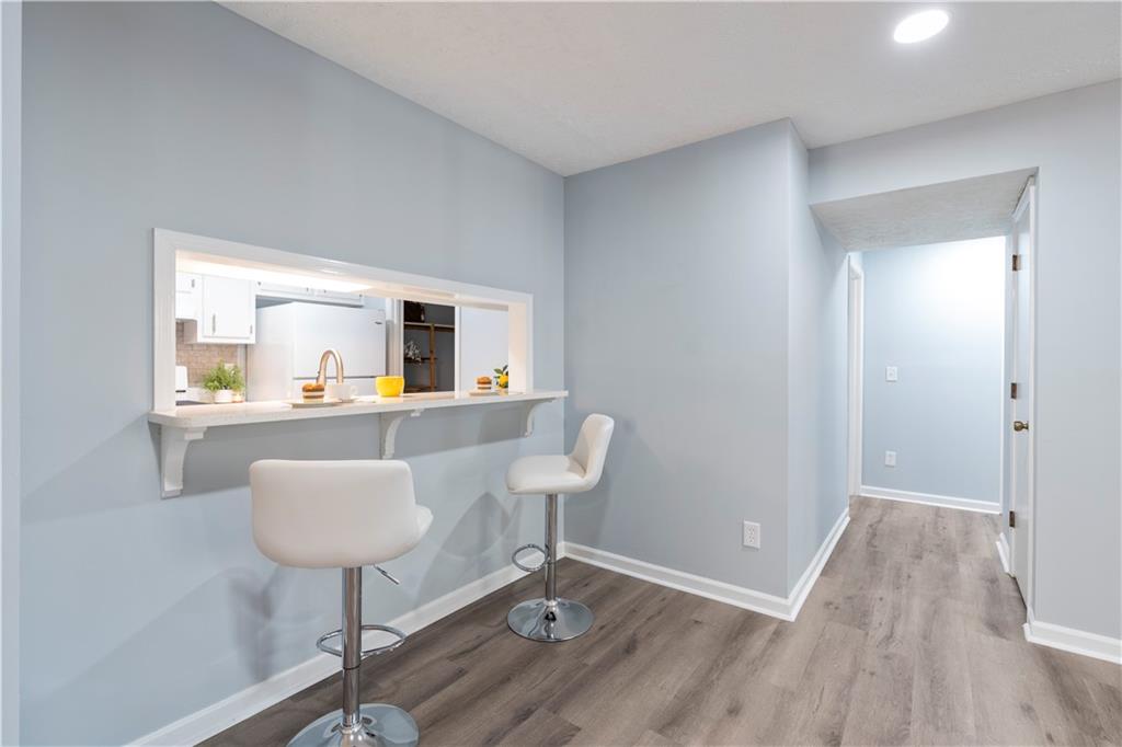 Old Roswell Corners - Residential Lease