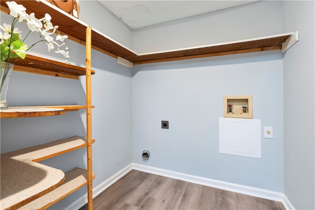 Old Roswell Corners - Residential Lease
