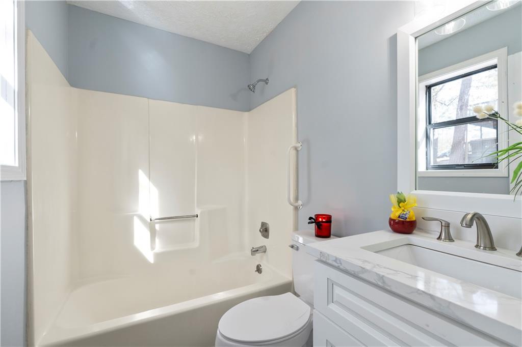 Old Roswell Corners - Residential Lease