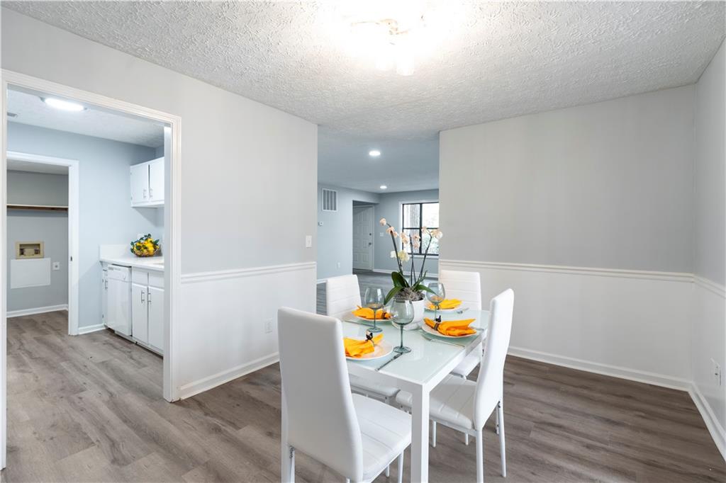 Old Roswell Corners - Residential Lease