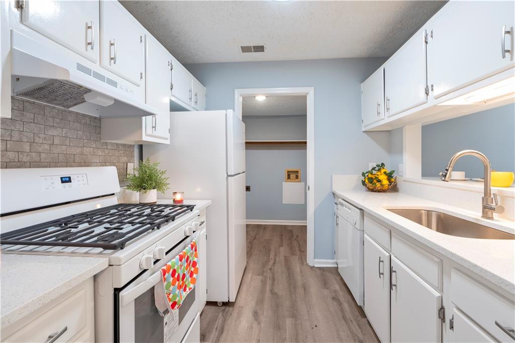 Old Roswell Corners - Residential Lease