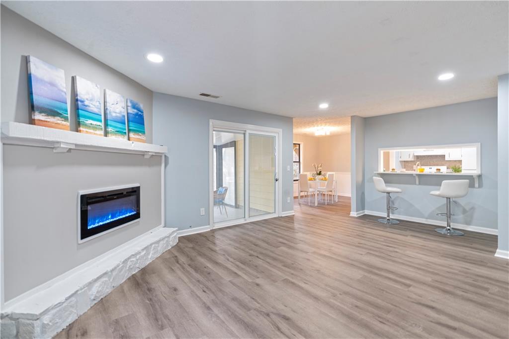 Old Roswell Corners - Residential Lease