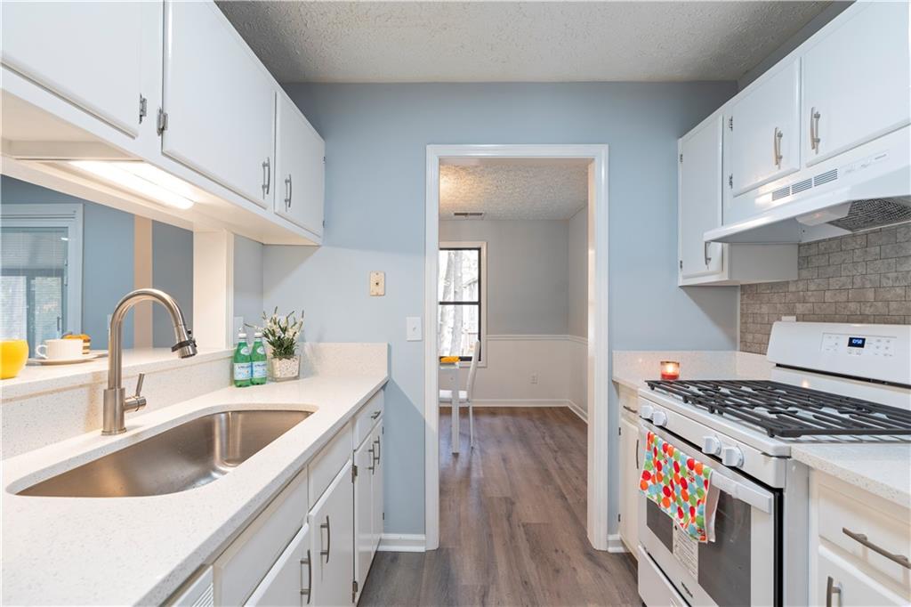 Old Roswell Corners - Residential Lease