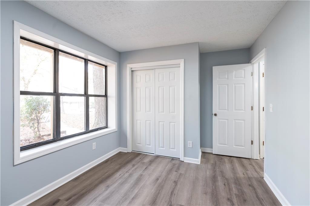 Old Roswell Corners - Residential Lease
