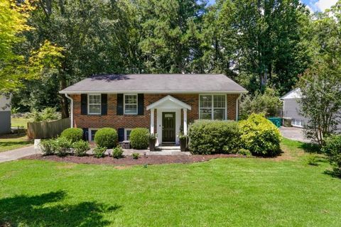 Photo of 2640 Spring Drive SE, Smyrna, GA 30080 (MLS # 7634310)