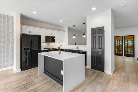 Townhouse For Sale - 3635 Chattahoochee Summit Drive<br/> Atlanta, GA 30339