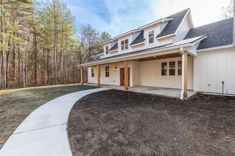 A home in Dawsonville