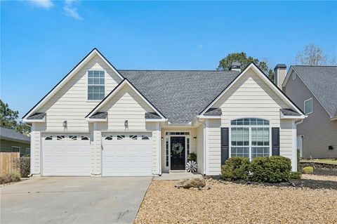 Homes For Sale - 135 St Albans Way<br/> Peachtree City, GA 30269