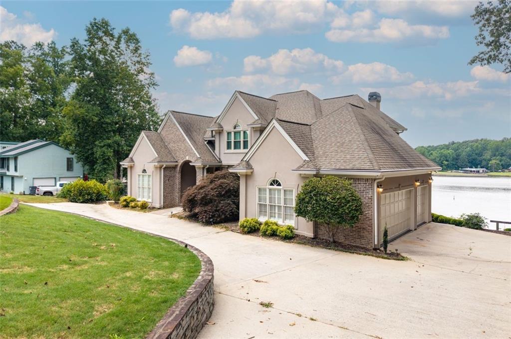 2220 EMERALD Drive