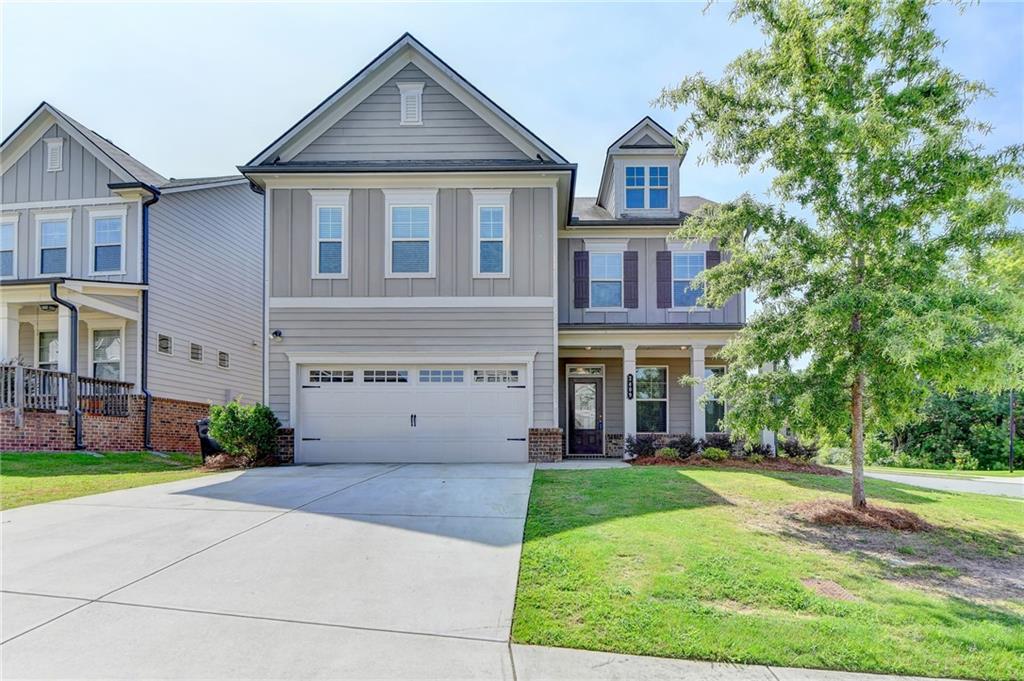 Seckinger HS District – Prime Location – Move-In Ready!
This beautiful corner home is just minutes from the Mall of Georgia and a variety of restaurants, with easy access to I-85 and 985. Nestled in the sought-after Village at Ivy Creek subdivision, this spacious residence offers 4 bedrooms and 3 bathrooms.
Step inside to a welcoming foyer and a formal dining room, flowing seamlessly into a large family room with a cozy fireplace—perfectly open to the kitchen for entertaining. Upstairs, you’ll find three additional bedrooms, including a master suite featuring tray ceilings, multiple windows, and abundant natural light, creating a serene retreat.
Don’t miss this move-in ready home—it won’t last!
