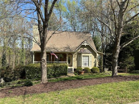Homes For Sale - 2644 Forest Glen Drive<br/> Marietta, GA 30066