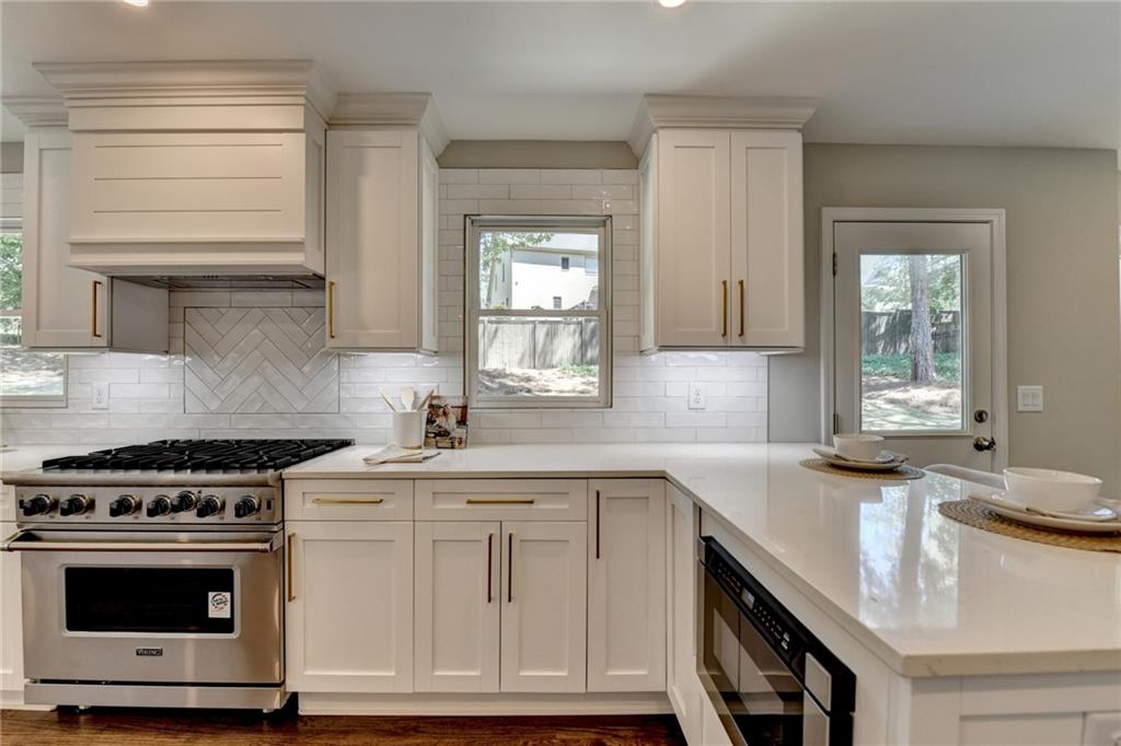 5567 Stapleton Drive, Dunwoody, Georgia image 9