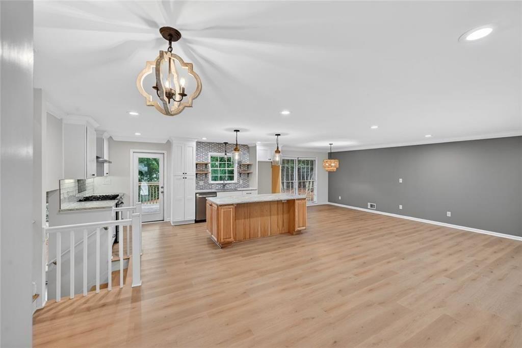 2037 Longview Way