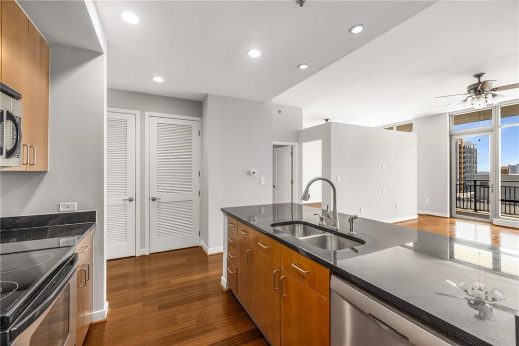 565 Peachtree Street NE 1206