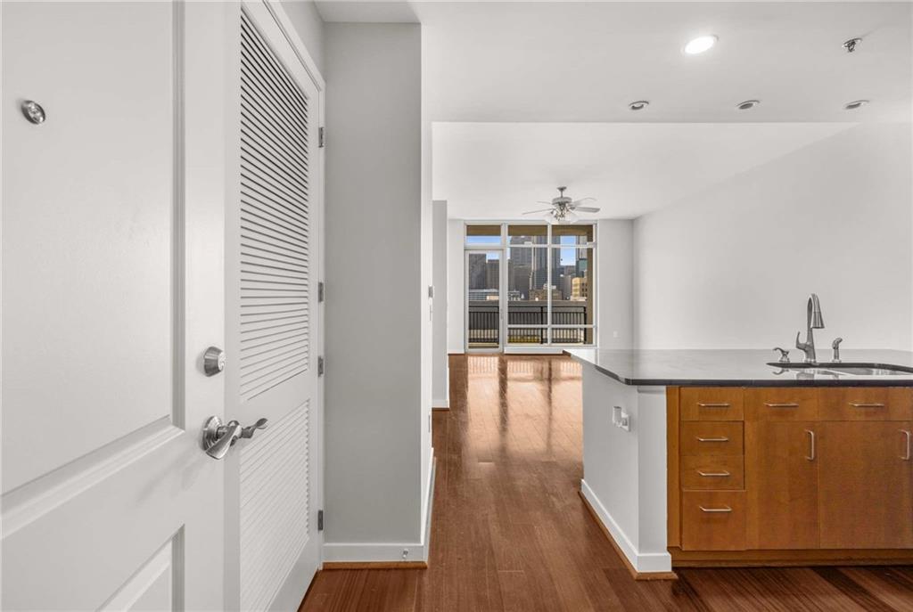 565 Peachtree Street NE 1206