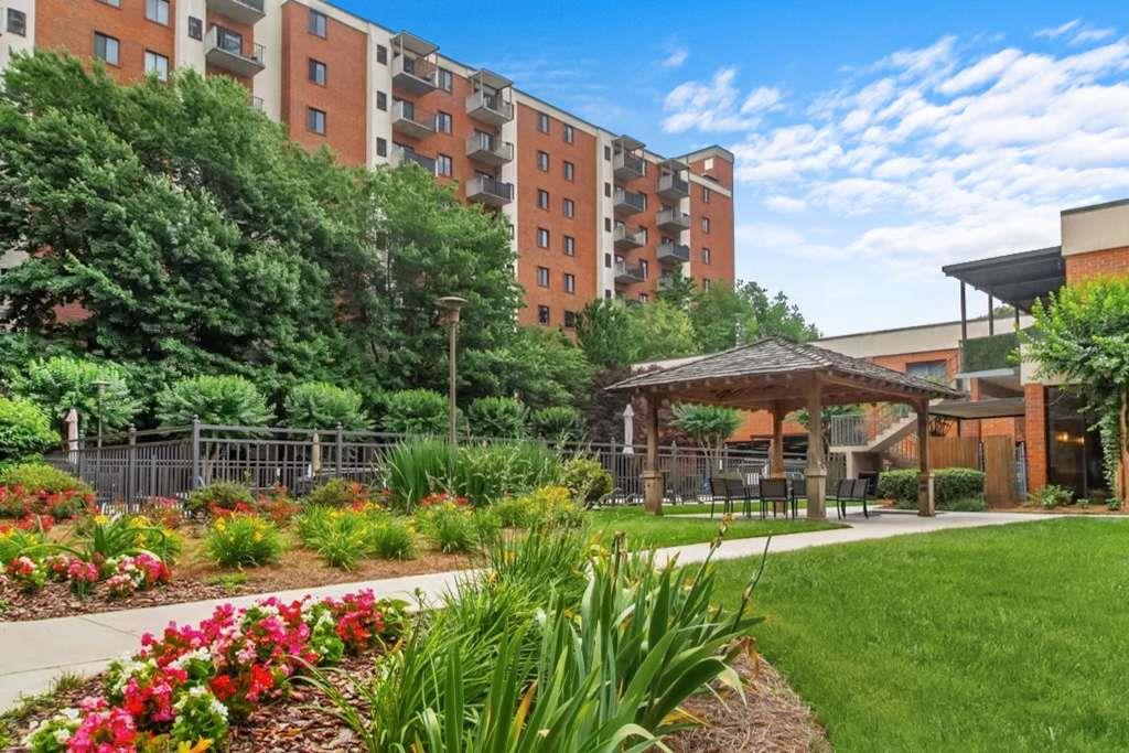 300 Johnson Ferry Road B812