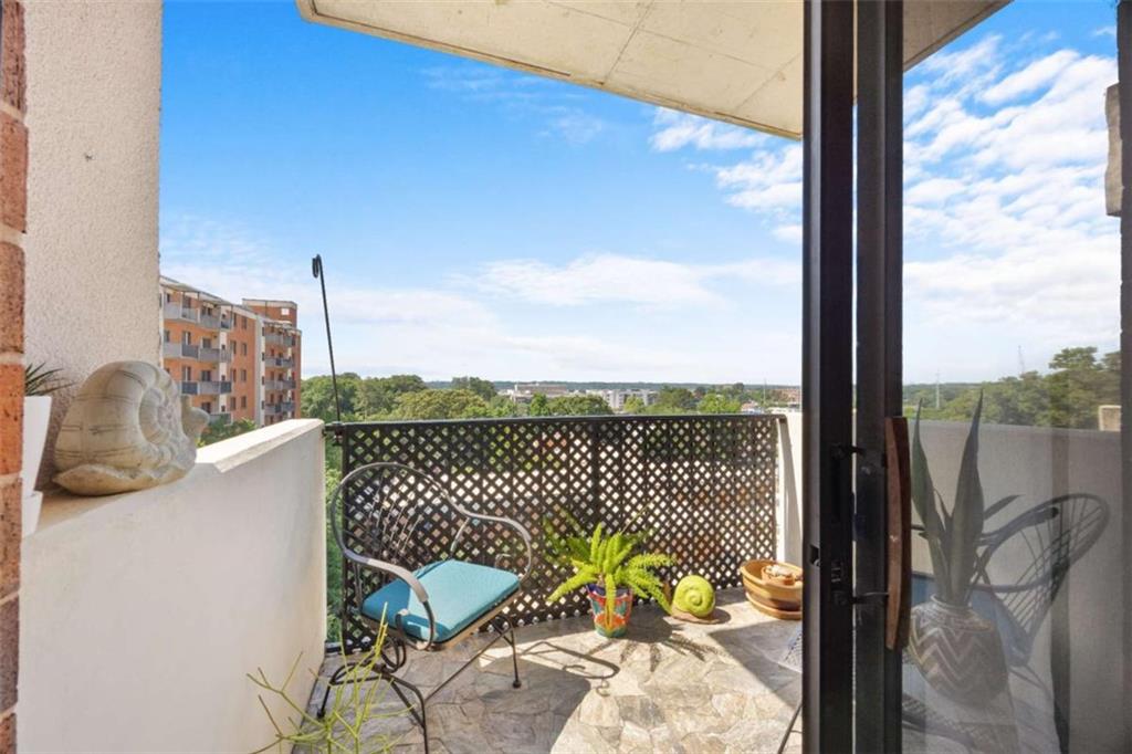 300 Johnson Ferry Road B812
