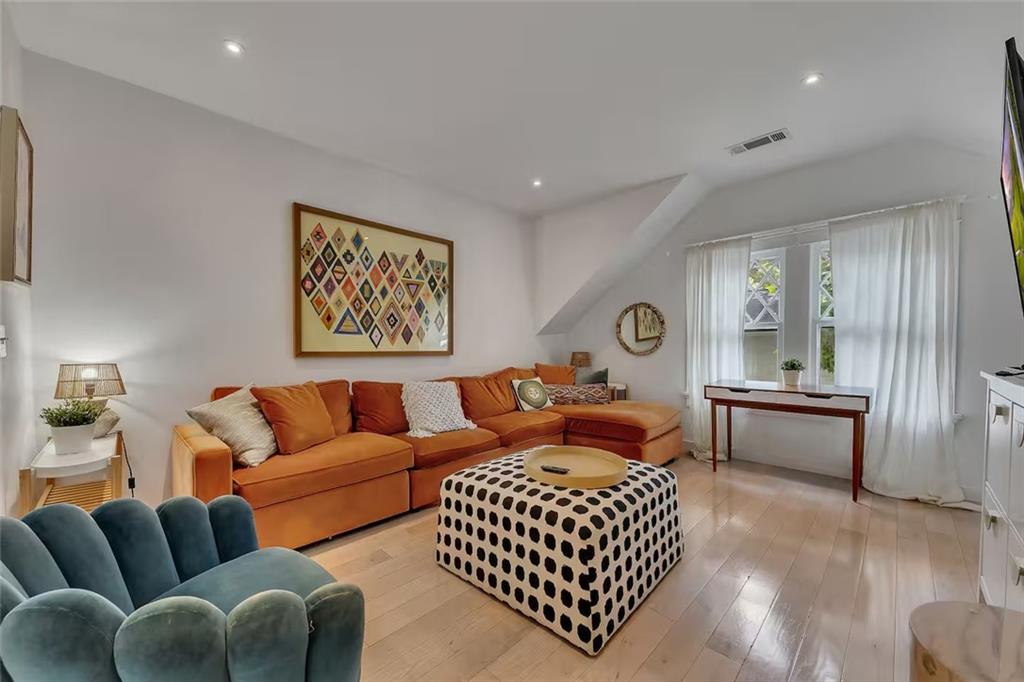 449 Greenwood Avenue NE