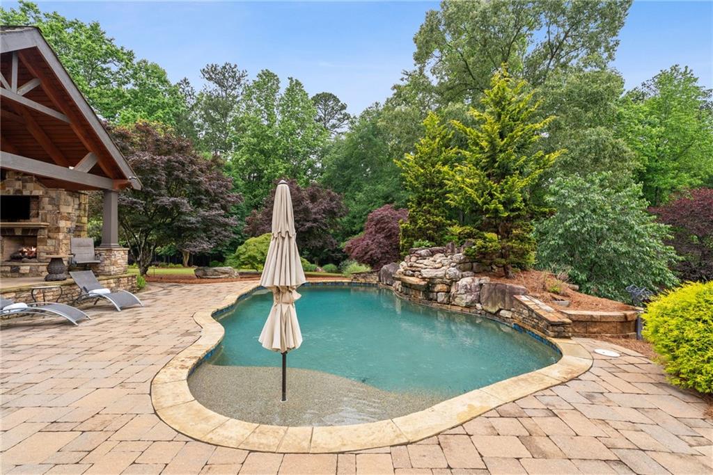 615 Lovinggood Trail, Woodstock, Georgia image 10