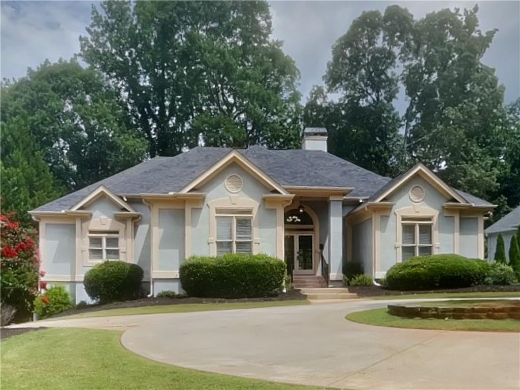 Take a look at this beautiful home featuring 4 bedrooms, 4 bathrooms, and approximately 2,572 square feet. Enjoy the freedom of a virtually maintenance free lifestyle while residing in a great community.