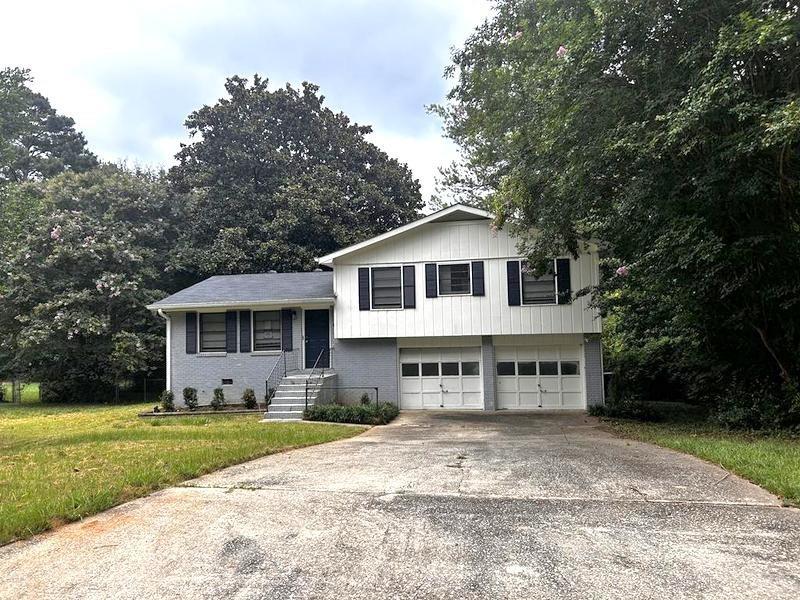 Welcome to 120 Mossy Brook Drive in Stockbridge! This charming split-level home offers a spacious layout filled with natural light throughout. Enjoy a large, open kitchen featuring abundant cabinet space—perfect for cooking and entertaining. The dining room opens to a private deck, ideal for outdoor dining or relaxing while overlooking the serene, private backyard. Generously sized bedrooms and living areas provide comfort and flexibility. Don’t miss this opportunity to own this home! Check it out today!