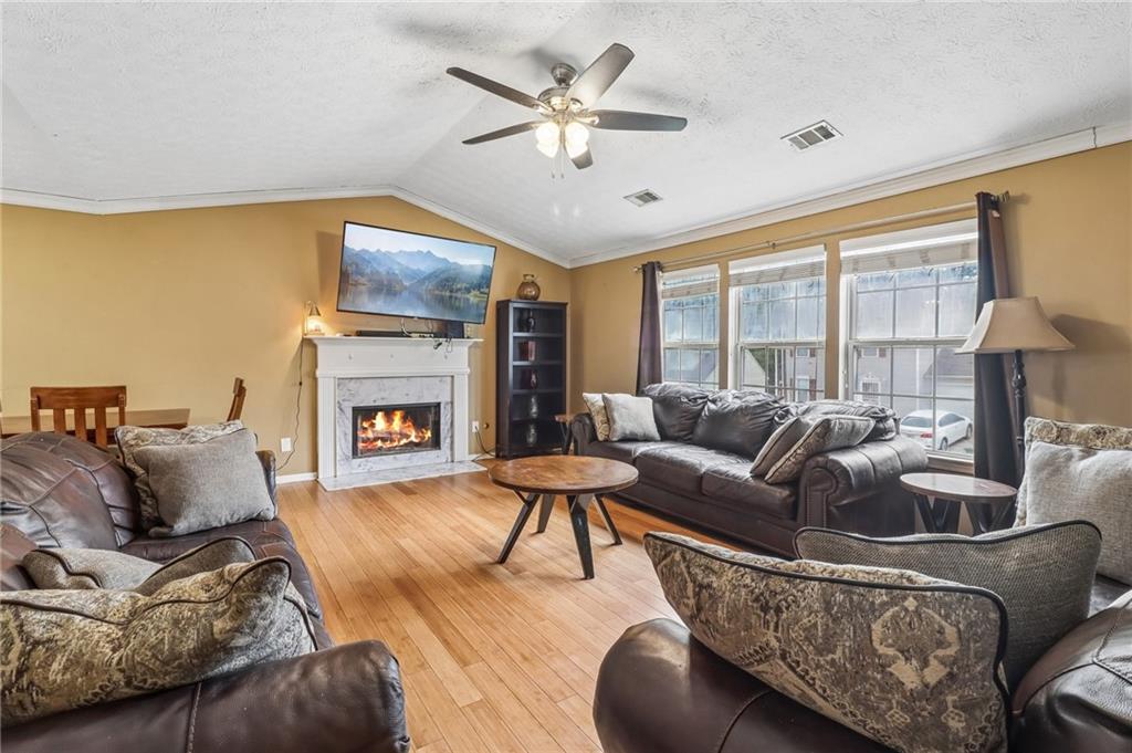 2411 Mills Bend