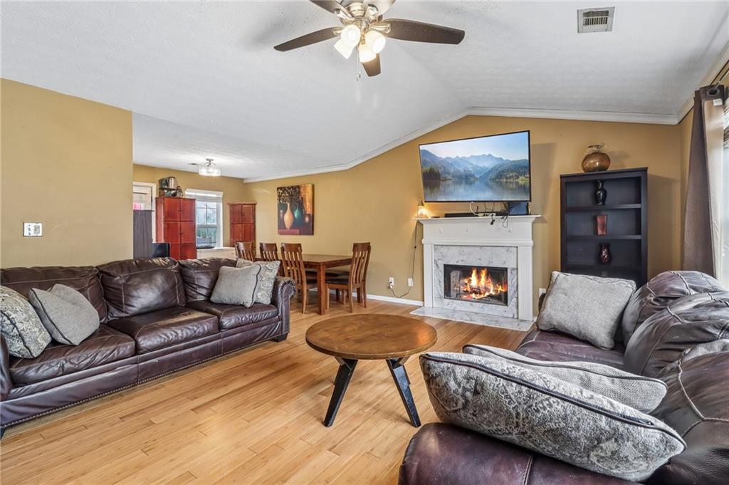 2411 Mills Bend
