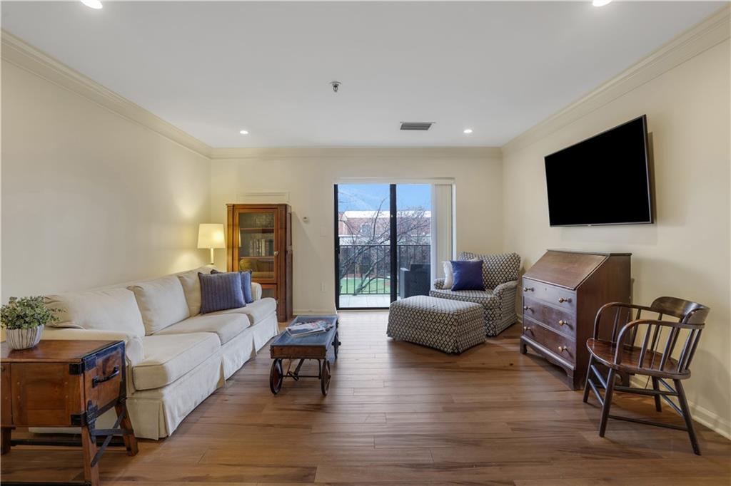 300 Johnson Ferry Road NE B206