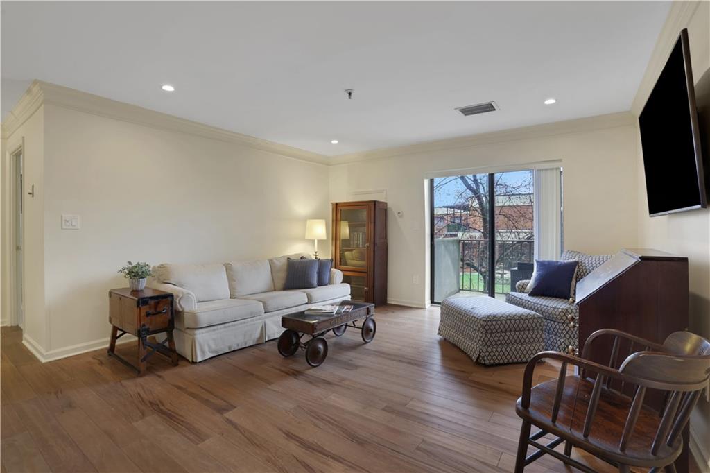 300 Johnson Ferry Road NE B206