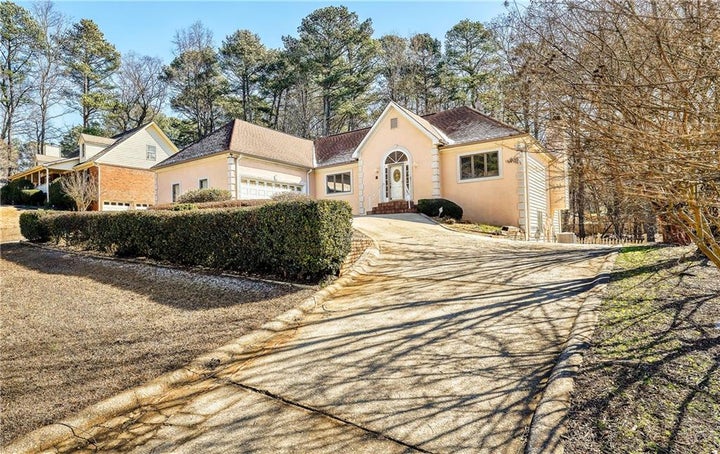 Photo 1 of 39 — 1522 Catherine Court, Suwanee, GA 30024