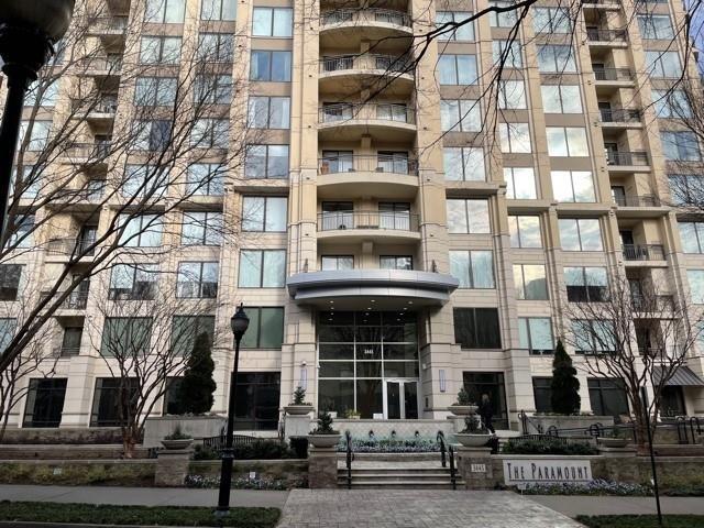 Luxury Living in the Heart of Buckhead. Large 1 Bedroom 1 Bath. Hardwood Flooring, Ceramic Tile in Bathroom, and Carpet in Bedroom. Chefs Kitchen with Stainless Steel Appliances, Granite Counter Tops and Built in desk. Full size Washer and Dryer. Primary Suite with Double Vanities! Fantastic location with Resort Style Amenities, 24 hour Concierge, Pool, Fitness Center, Business Center, Gated Secured Parking, Coffee Bar, Movie Screening area indoor and outdoor and Tennis Courts! Walk to Shops Restaurants and Convenient to Marta