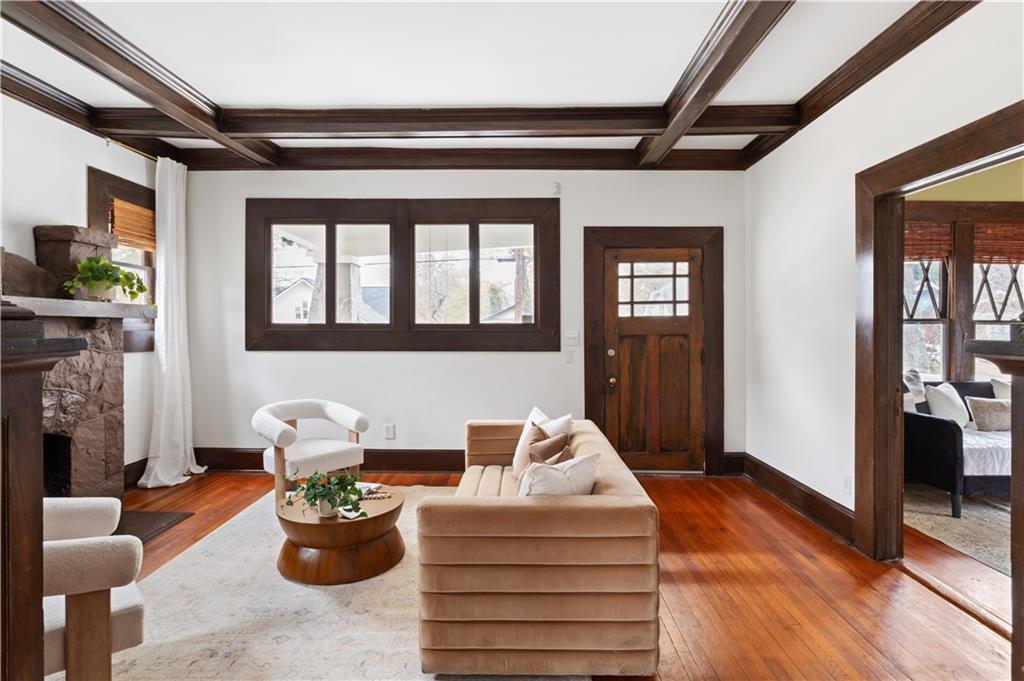 379 Mathewson Place SW