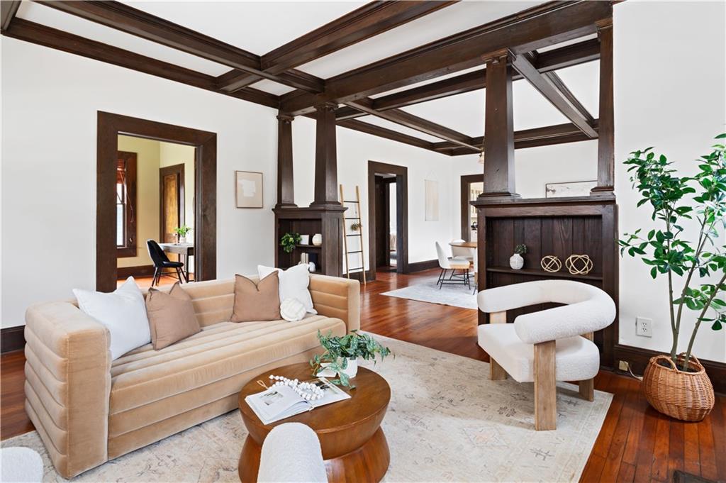 379 Mathewson Place SW