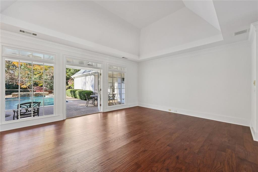 SEVEN OAKS - Residential